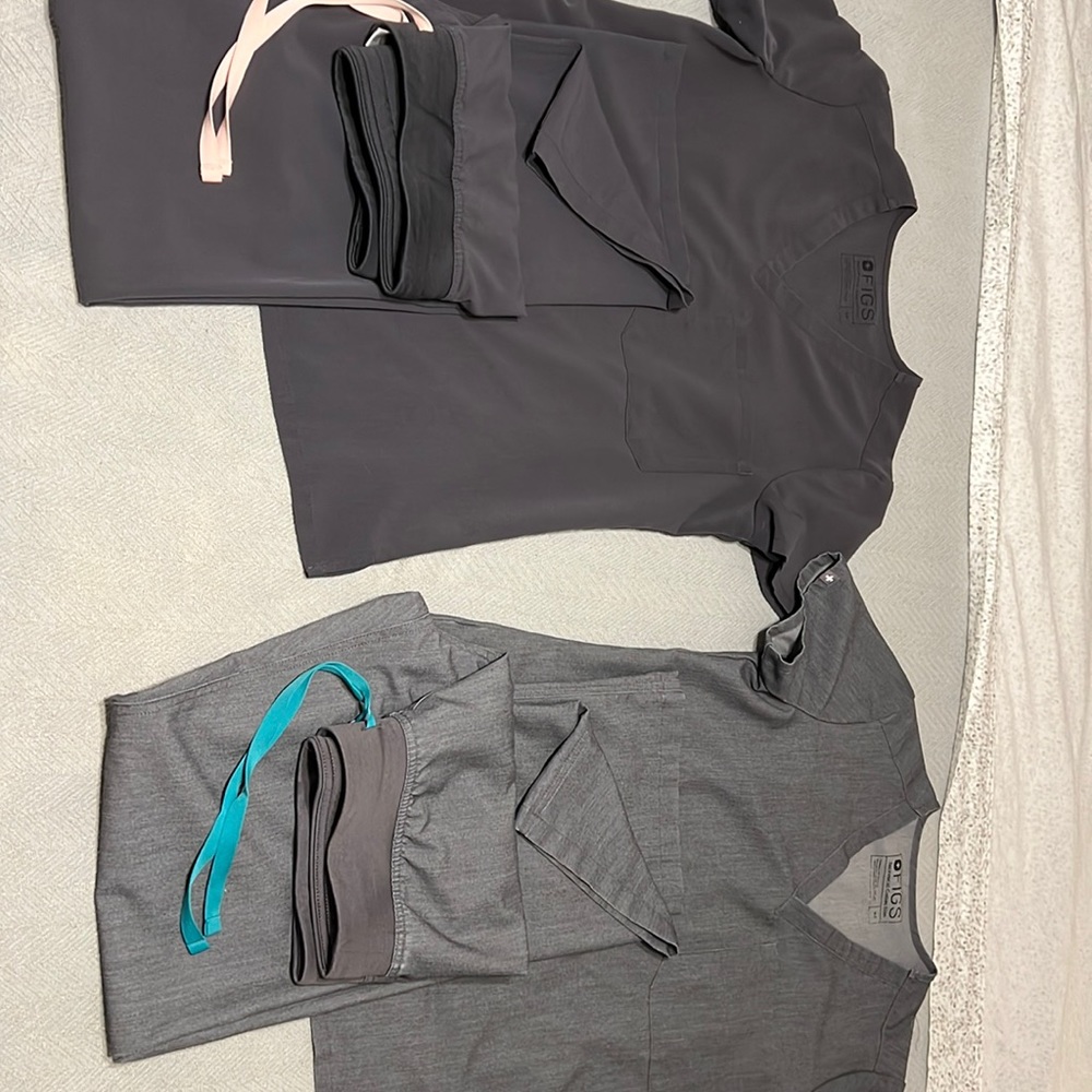 FIGS Scrub Set (2 pair) Grey XS TOP SM BOTTOM